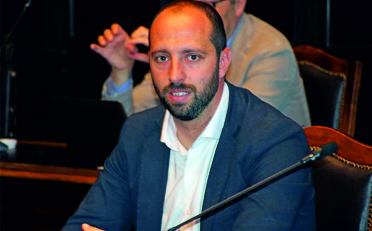 Parco giochi delle elementari del Pilastro inagibile, Achilli: Così da un anno mezzo, perché non si interviene?