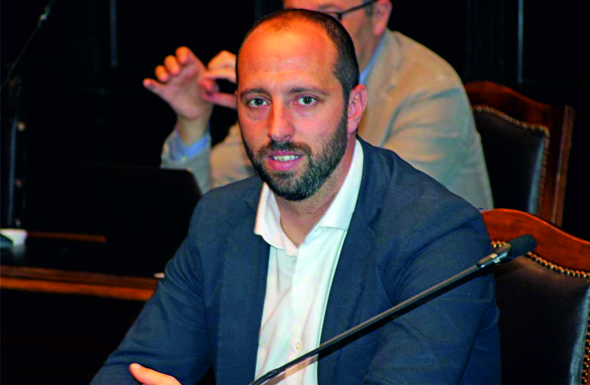 Parco giochi delle elementari del Pilastro inagibile, Achilli: Così da un anno mezzo, perché non si interviene?